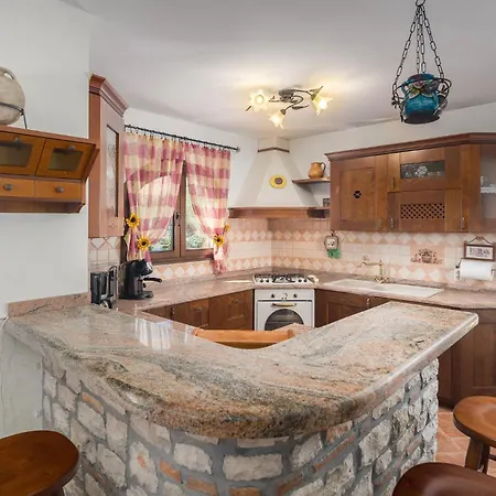 4 Bedroom Awesome In *