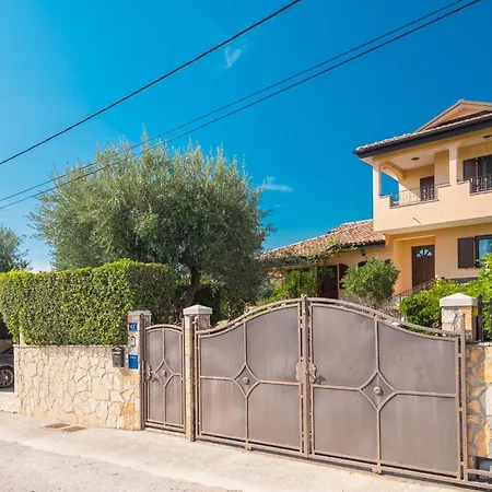 4 Bedroom Awesome In Vakantiehuis