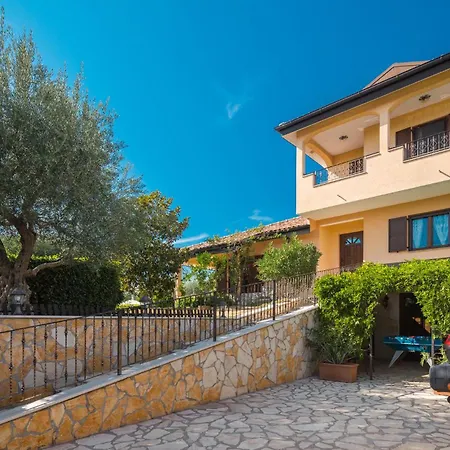 4 Bedroom Awesome In