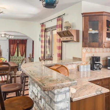 4 Bedroom Awesome In *