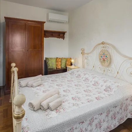 4 Bedroom Awesome In *