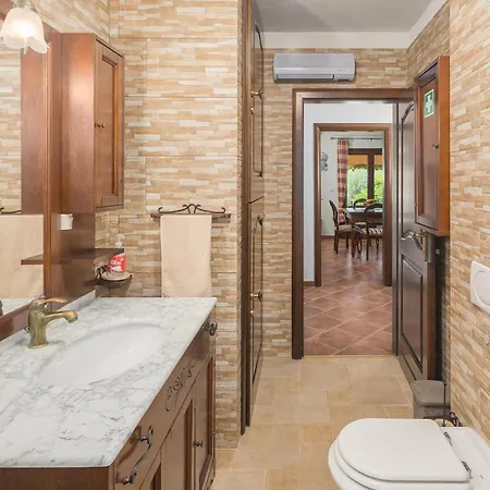 4 Bedroom Awesome In Сasa de vacaciones *