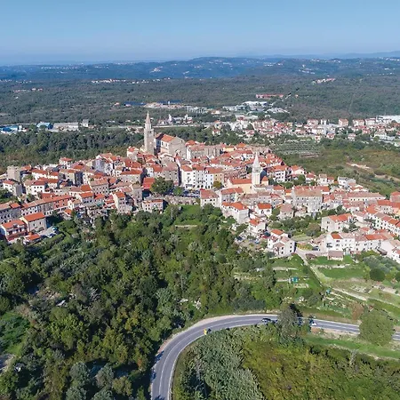 Сasa de vacaciones 4 Bedroom Awesome In