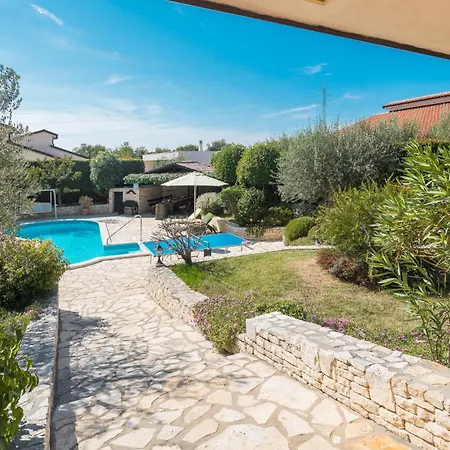 Сasa de vacaciones 4 Bedroom Awesome In