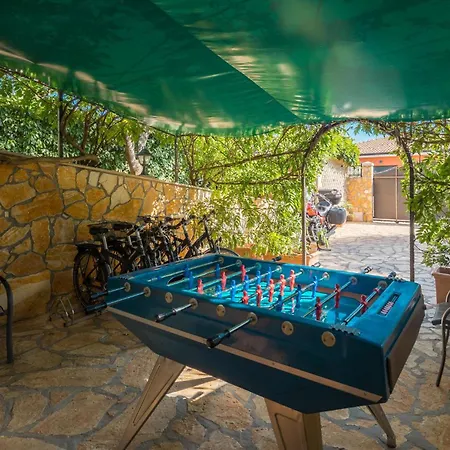Сasa de vacaciones 4 Bedroom Awesome In *