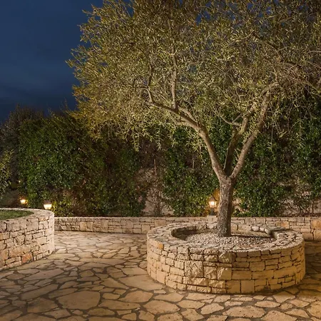 Сasa de vacaciones 4 Bedroom Awesome In