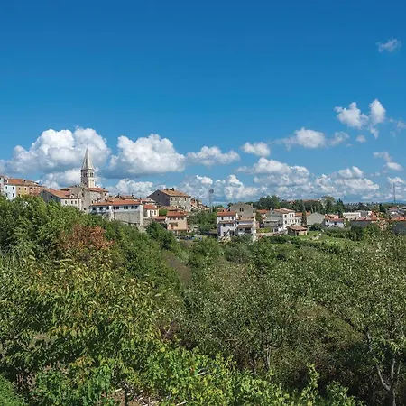 Сasa de vacaciones 4 Bedroom Awesome In