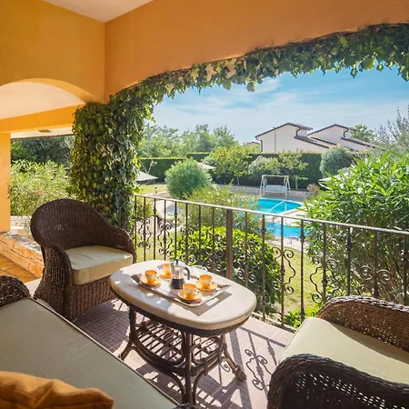 Дом отдыха Lovely In With Wifi *